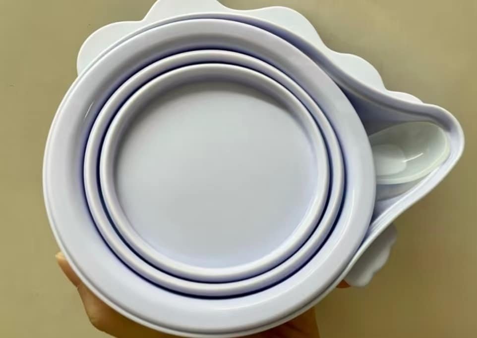 The silicone three-piece set that can be easily folded